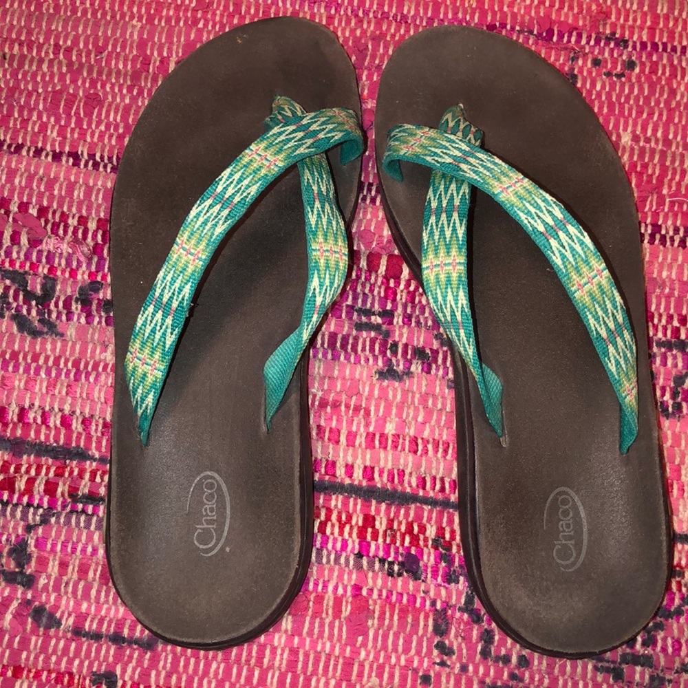 Chaco cross toe sandals
